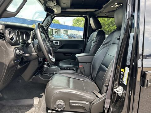 Used 2022 Jeep Wrangler Unlimited Sahara w/ Cold Weather Group AWD/4WD image 17