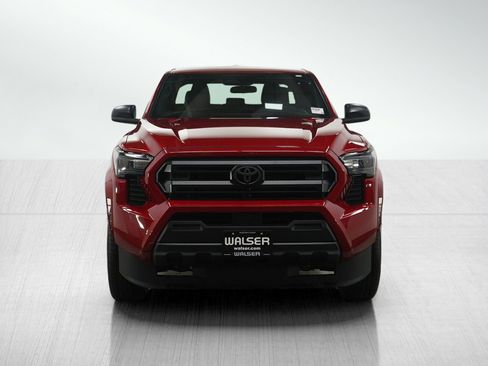 Used 2025 Toyota Tacoma SR image 8