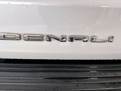 Used 2023 GMC Yukon Denali w/ Denali Reserve Package AWD/4WD image 9