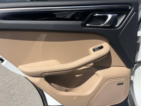 Used 2020 Porsche Macan AWD/4WD image 17