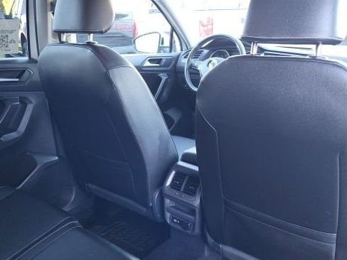 Used 2021 Volkswagen Tiguan SE image 14