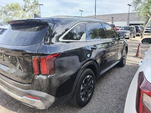 Certified 2025 Kia Sorento S w/ Panoramic Sunroof Package FWD image 11
