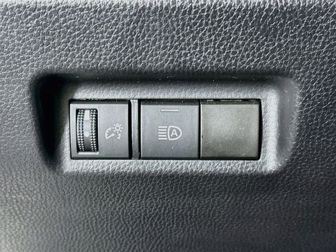 Used 2021 Toyota RAV4 LE FWD image 16