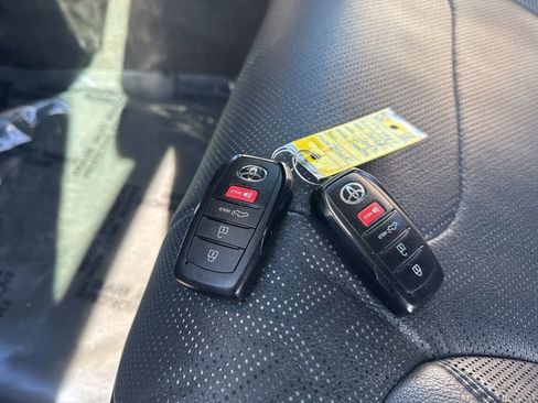 Used 2023 Toyota Tundra Limited image 39