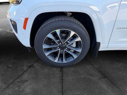 New 2025 Jeep Grand Cherokee Overland w/ Luxury Tech Group IV AWD/4WD image 14