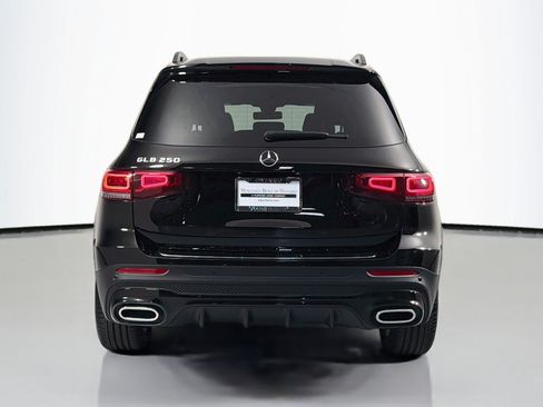 Used 2023 Mercedes-Benz GLB 250 image 3