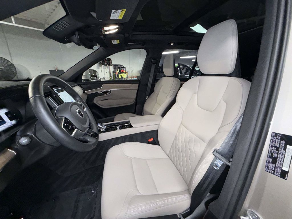 Used 2025 Volvo XC90 B6 Plus AWD/4WD image 2