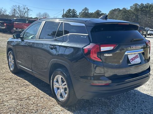 Used 2024 GMC Terrain SLE image 7