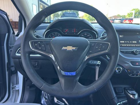 Used 2016 Chevrolet Cruze LT FWD image 13