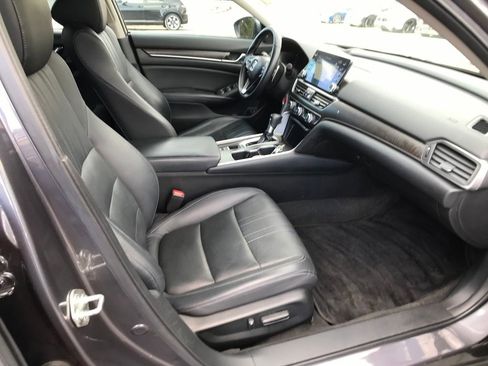 Used 2018 Honda Accord Touring image 32