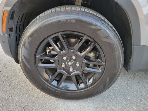 Used 2024 Land Rover Defender 110 S image 17