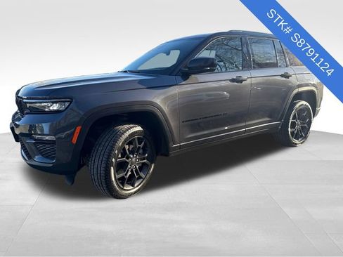 New 2025 Jeep Grand Cherokee Limited image 3