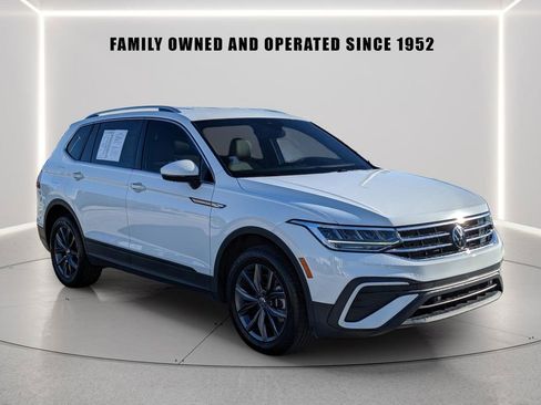 Certified 2024 Volkswagen Tiguan SE FWD image 6