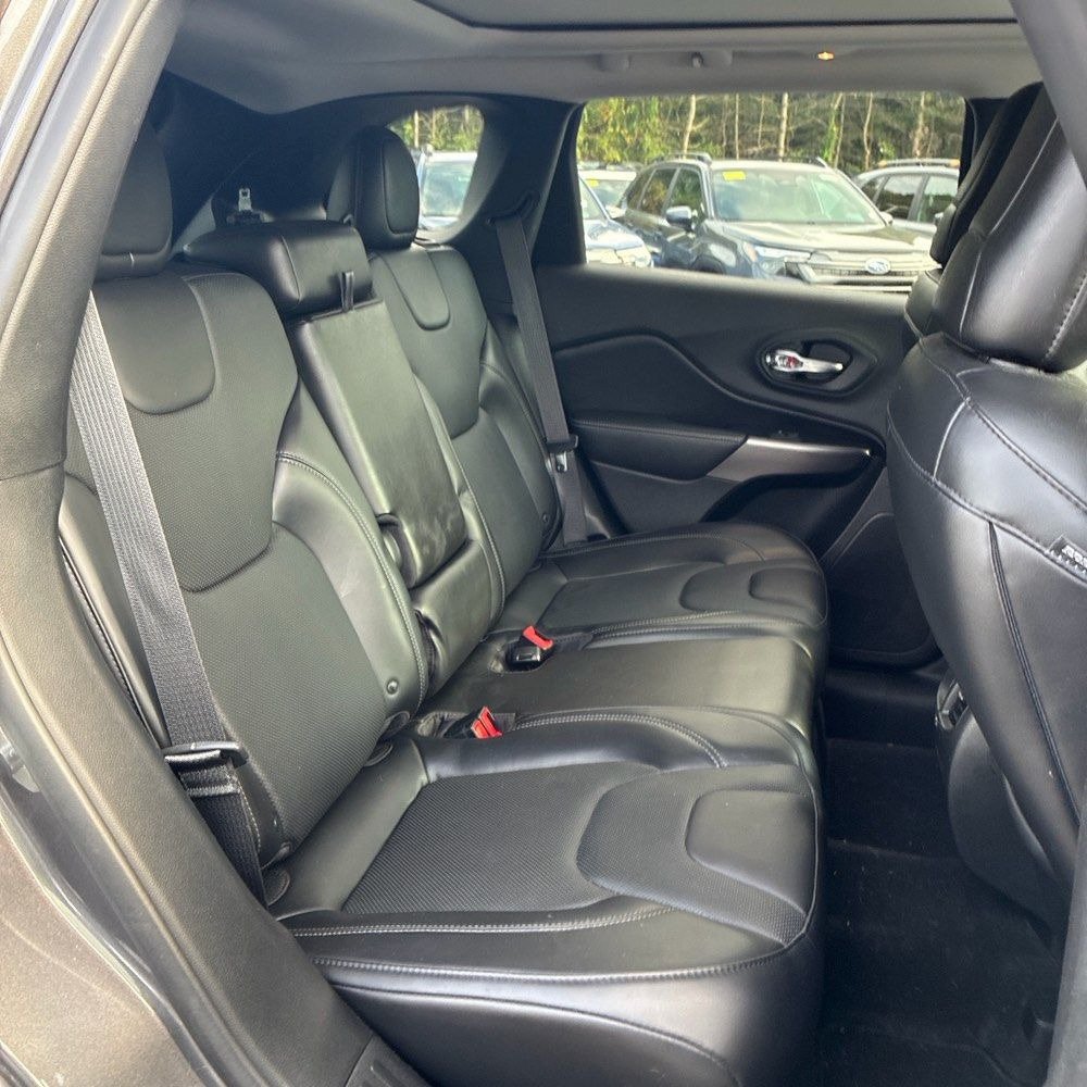 Used 2019 Jeep Cherokee Limited AWD/4WD image 12
