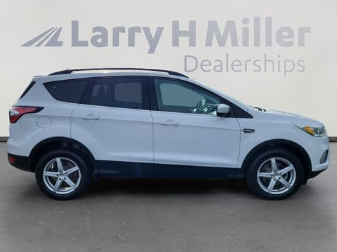 Used 2017 Ford Escape SE w/ Equipment Group 201A image 6