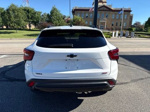 Used 2025 Chevrolet Trax RS w/ Driver Confidence Package FWD image 4