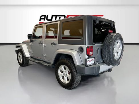 Used 2014 Jeep Wrangler Unlimited Sahara w/ Connectivity Group AWD/4WD image 5