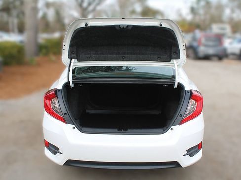 Used 2018 Honda Civic EX image 9