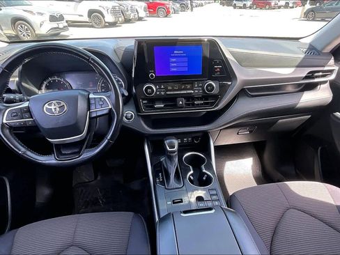 Used 2023 Toyota Highlander LE image 15