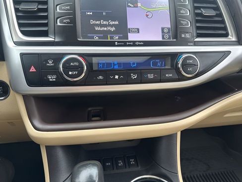 Used 2019 Toyota Highlander XLE image 36