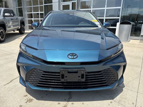 Used 2025 Toyota Camry LE w/ Convenience Package AWD/4WD image 5