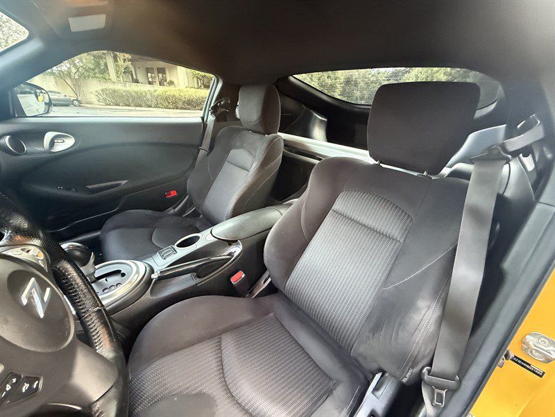 Used 2017 Nissan 370Z Coupe RWD image 12