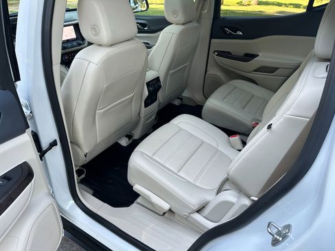 Used 2022 GMC Acadia Denali w/ Denali Technology Package image 18