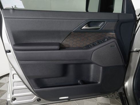 Used 2026 Lexus GX 550 w/ Accessory Package (2T) image 17