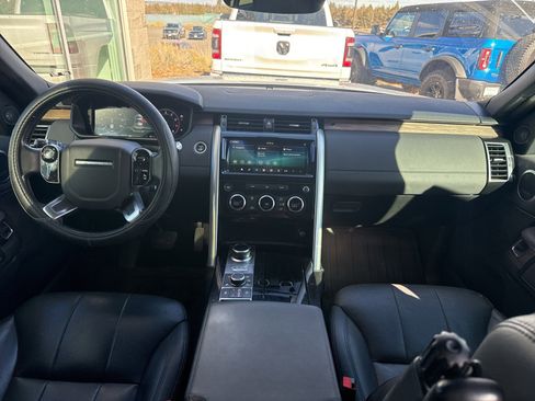 Used 2019 Land Rover Discovery HSE image 17