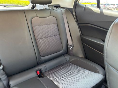 Used 2025 Chevrolet Trax LT FWD image 21