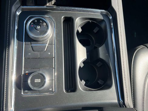 Used 2024 Ford Expedition XLT AWD/4WD image 33