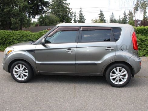 Used 2013 Kia Soul + FWD image 12