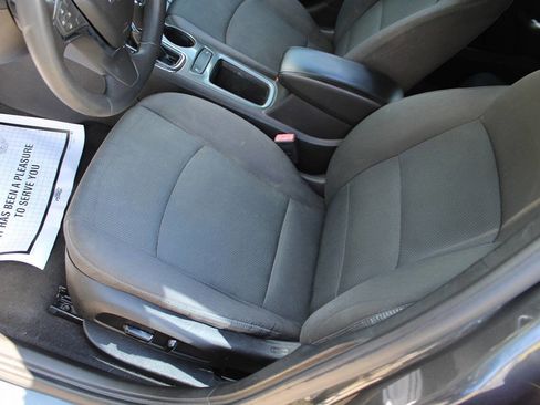 Used 2018 Chevrolet Cruze LT w/ Convenience Package image 16