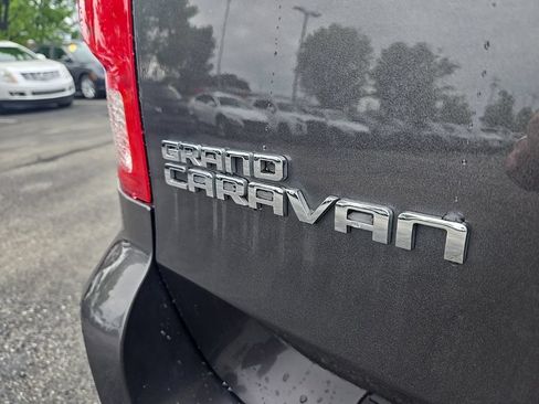 Used 2020 Dodge Grand Caravan SXT w/ Driver Convenience Group FWD image 11