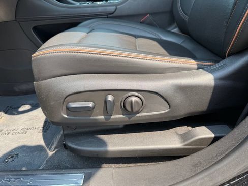 Used 2023 GMC Acadia AT4 w/ Technology Package AWD/4WD image 7