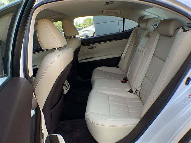 Used 2018 Lexus ES 350 w/ Luxury Package w/Wood Trim FWD image 23
