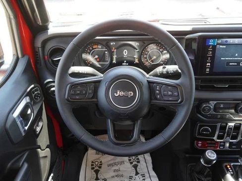 Used 2026 Jeep Wrangler Unlimited Rubicon AWD/4WD image 16