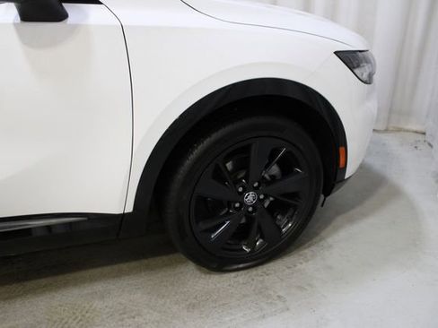 Used 2023 Buick Envision Essence w/ Sport Touring Package image 38