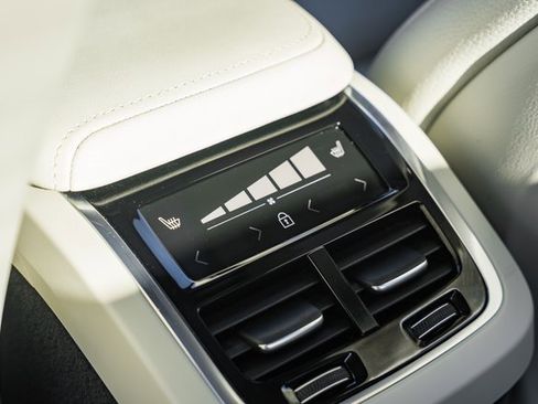 Certified 2023 Volvo S60 B5 Ultimate w/ Climate Package image 32