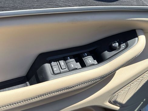 Used 2023 Jeep Grand Cherokee L Limited w/ Luxury Tech Group II image 17