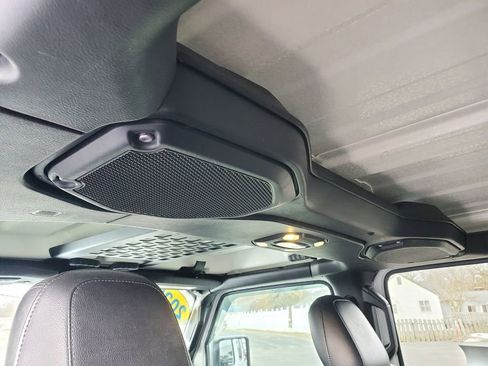 Used 2020 Jeep Wrangler Unlimited Sahara image 26