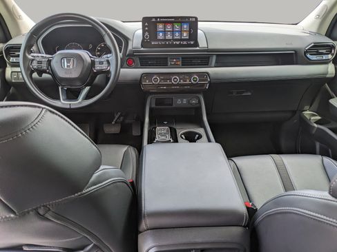 Used 2025 Honda Pilot Touring image 13