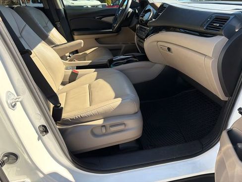 Used 2021 Honda Pilot Touring image 13