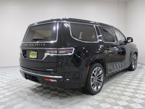 Used 2022 Jeep Grand Wagoneer Series III image 11