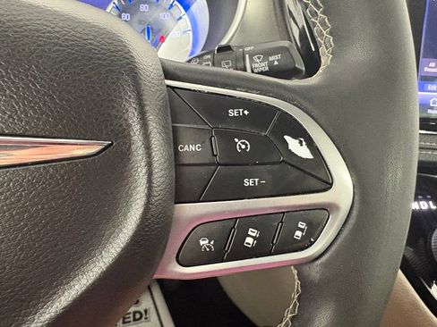 Used 2022 Chrysler Pacifica Touring-L FWD image 19