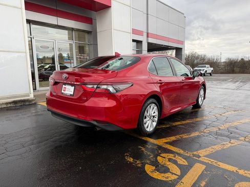 Used 2024 Toyota Camry LE image 5