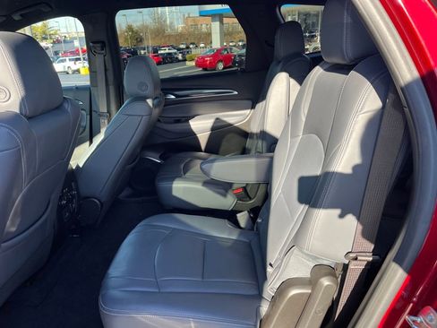 Used 2024 Buick Enclave Premium image 23