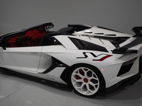 Used 2020 Lamborghini Aventador SVJ AWD/4WD image 42
