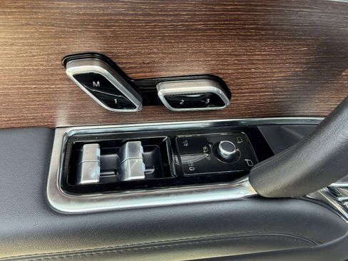 Used 2022 Land Rover Range Rover Long Wheelbase SE image 39