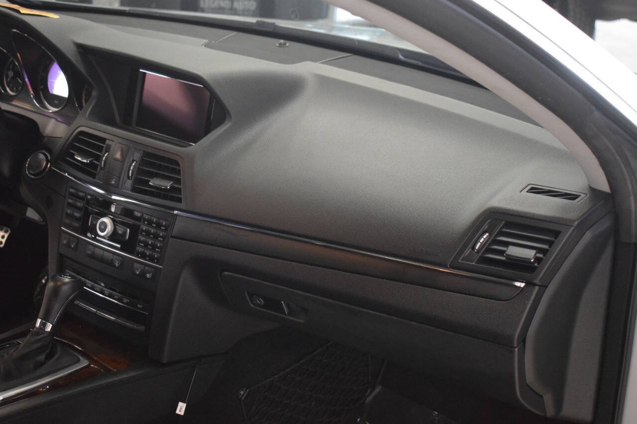 Used 2011 Mercedes-Benz E 550 Coupe image 27